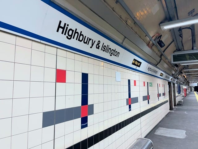 Highbury & Islington station's GN Inners platform wall is in great shape. Heliomass