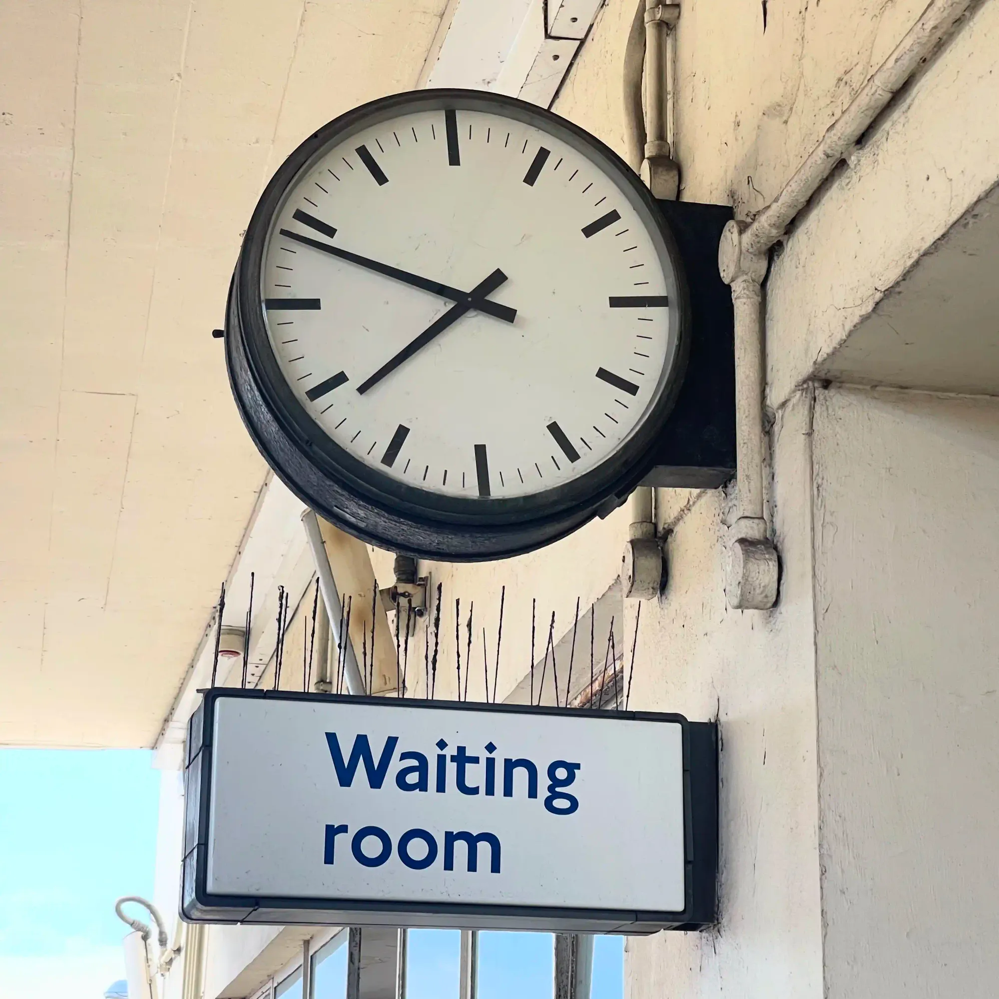 Unnumeralled station clock on the platform