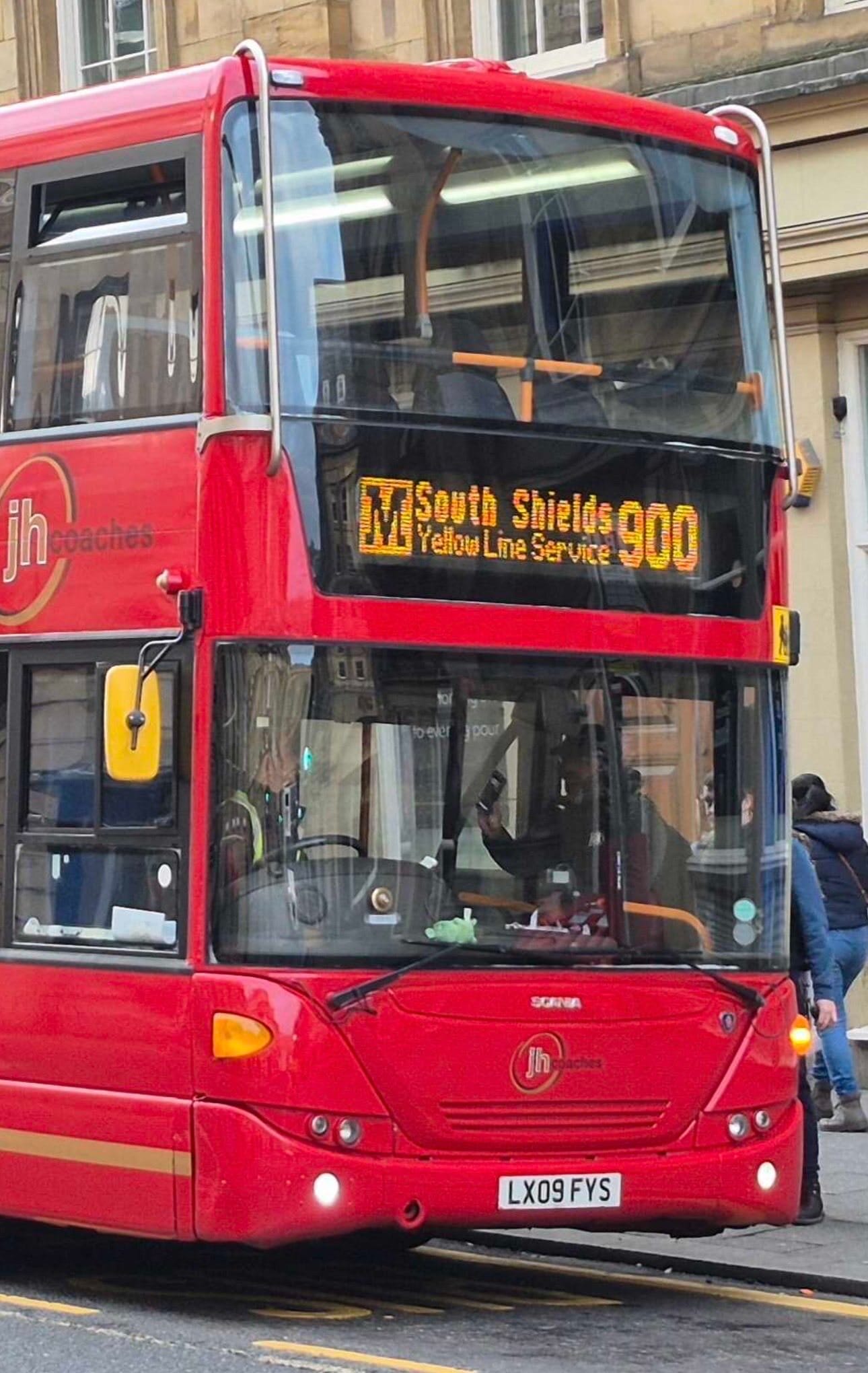 Line name colour displayed on small independent operator's bus