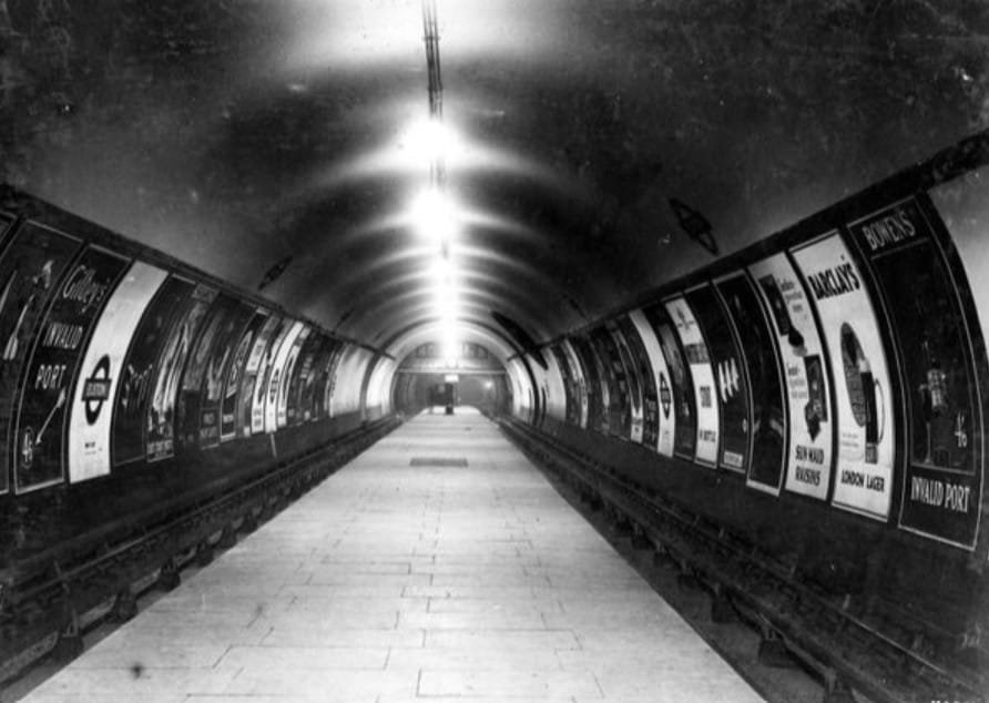 Island platform at Euston in 1930. TfL Museum collection