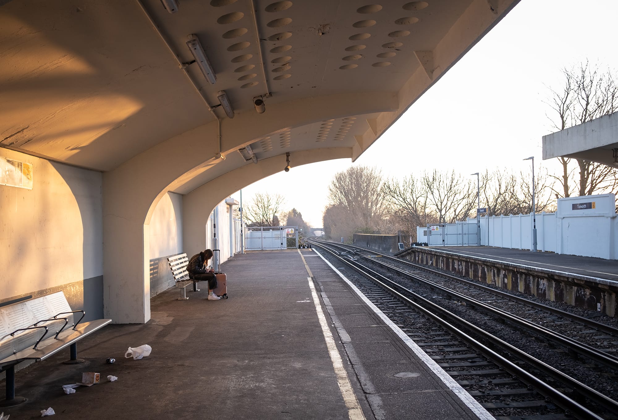 Tolworth station (1938) ‘Chisarc’ canopy with small skylights. Philip Butler