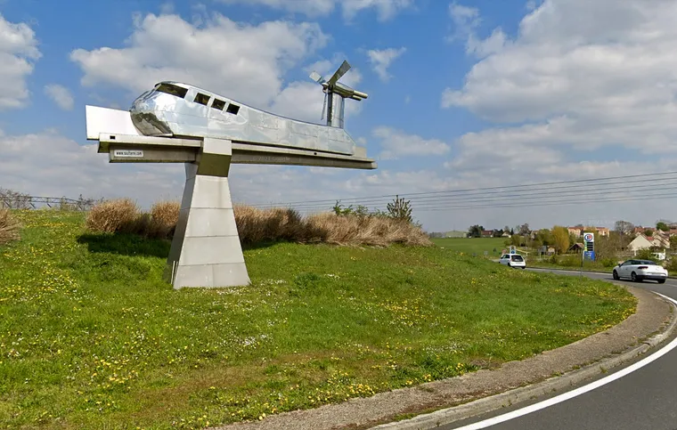 Aerotrain sculpture