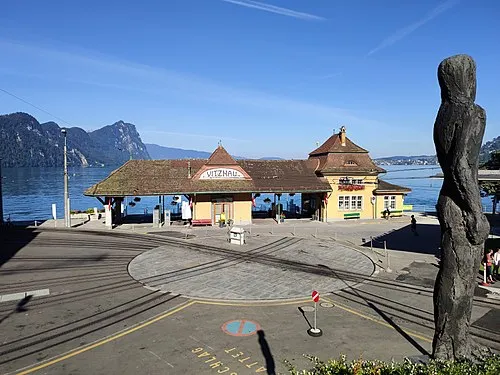 Unusual railway turntable, with 2 crossing tracks, and odd geometry, beside Lake Lucerne, Suisse